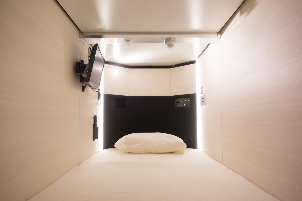 New Japan Lady'S Capsule Hotel Osaka Exterior foto
